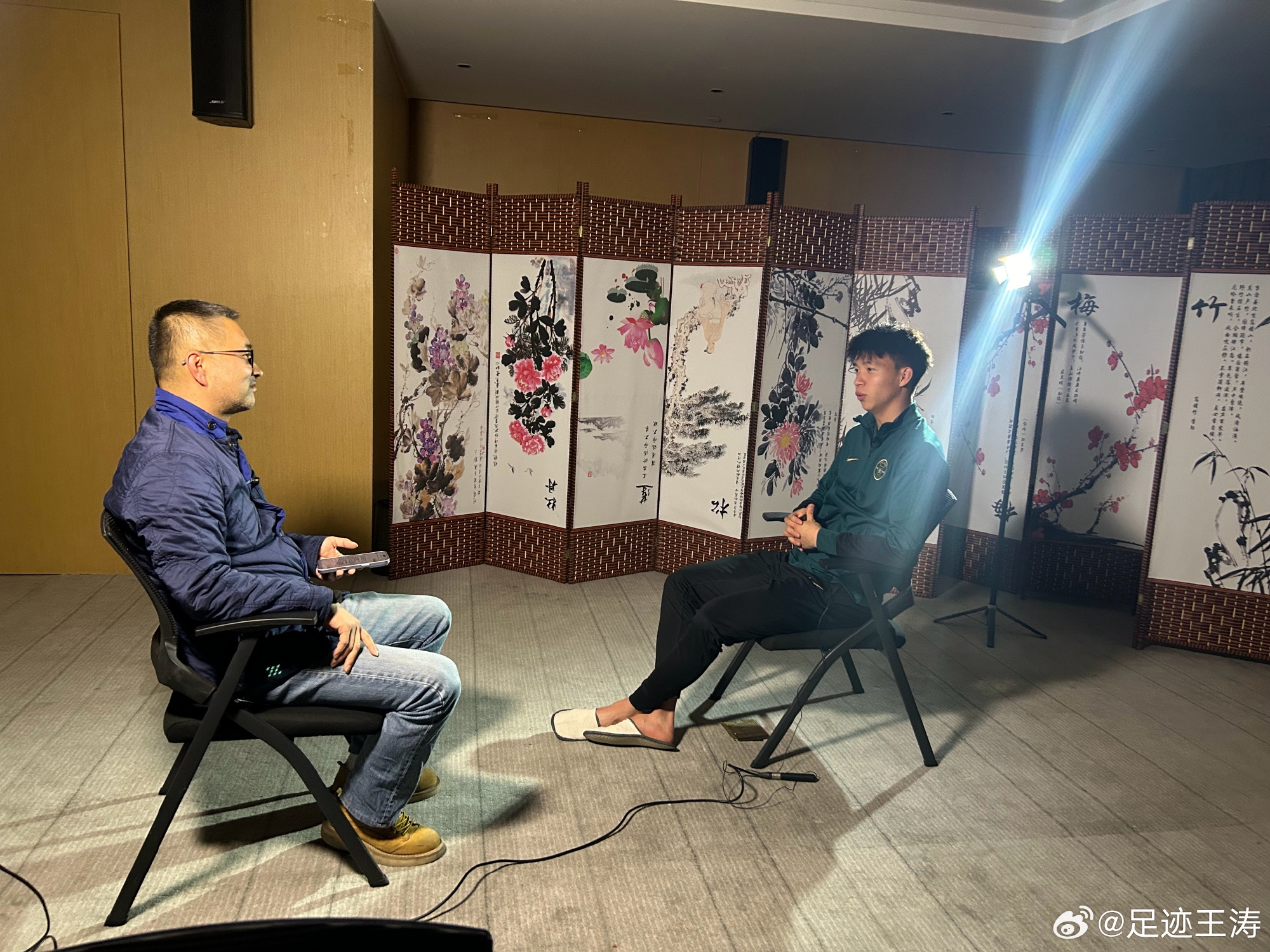  記者：王鈺棟視韋世豪為偶像&想加他微信，現進了國足不知加到沒