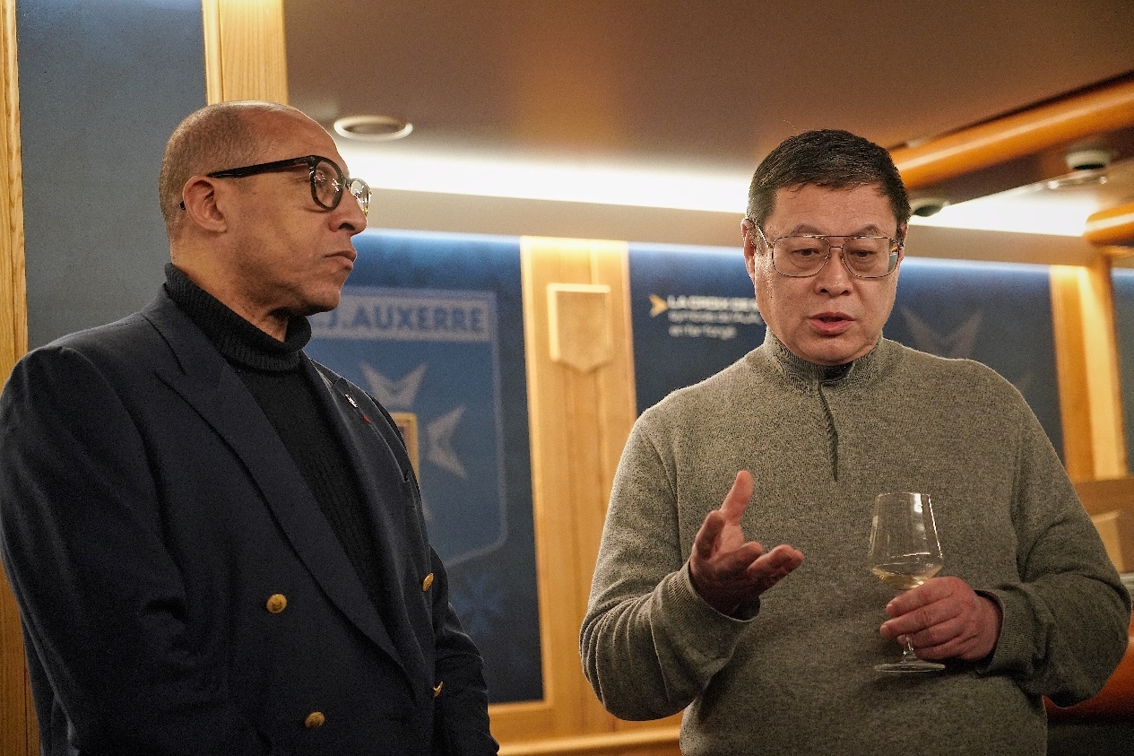 法國足協(xié)主席迪亞洛做客歐塞爾，并與董事會主席周云杰會晤