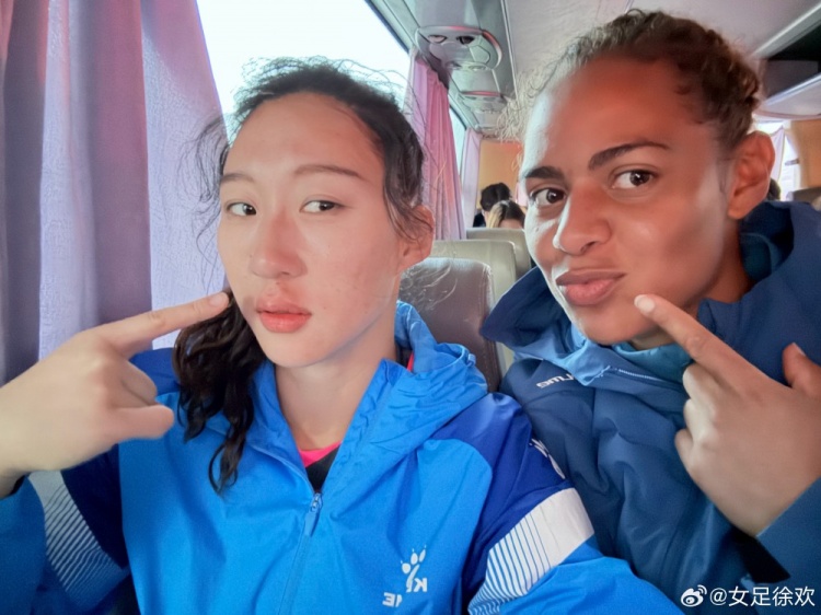  神勇！女足國(guó)門徐歡曬照，比賽中被球砸臉仍力保球門不失