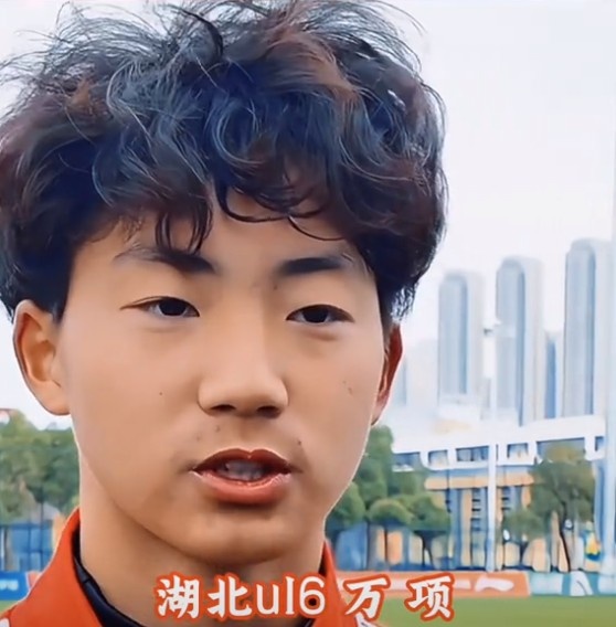  萬項談全運會吊射破門：發(fā)現(xiàn)門將站位不是很好，就很自信的射門