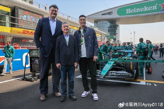  聯(lián)動(dòng)F1！翟曉川曬與姚明、阿隆索、范志毅、周冠宇等的合照
