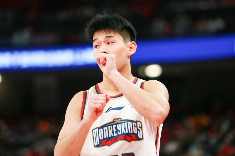  效率太低！林葳25中8&三分10中1拿到19分1板3助2斷 4失誤