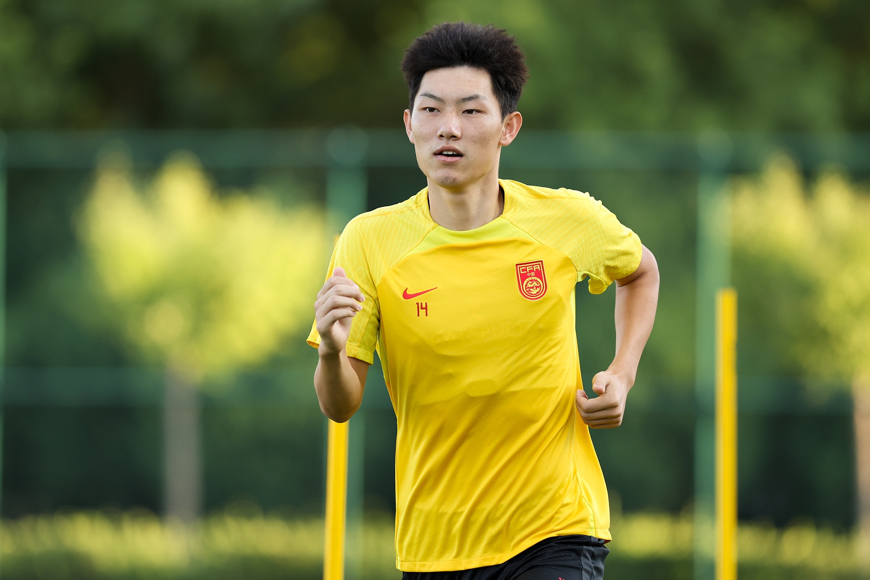  魯媒：泰山隊抵達梅州五外援齊整，四名國腳可出戰(zhàn)史松宸隨隊
