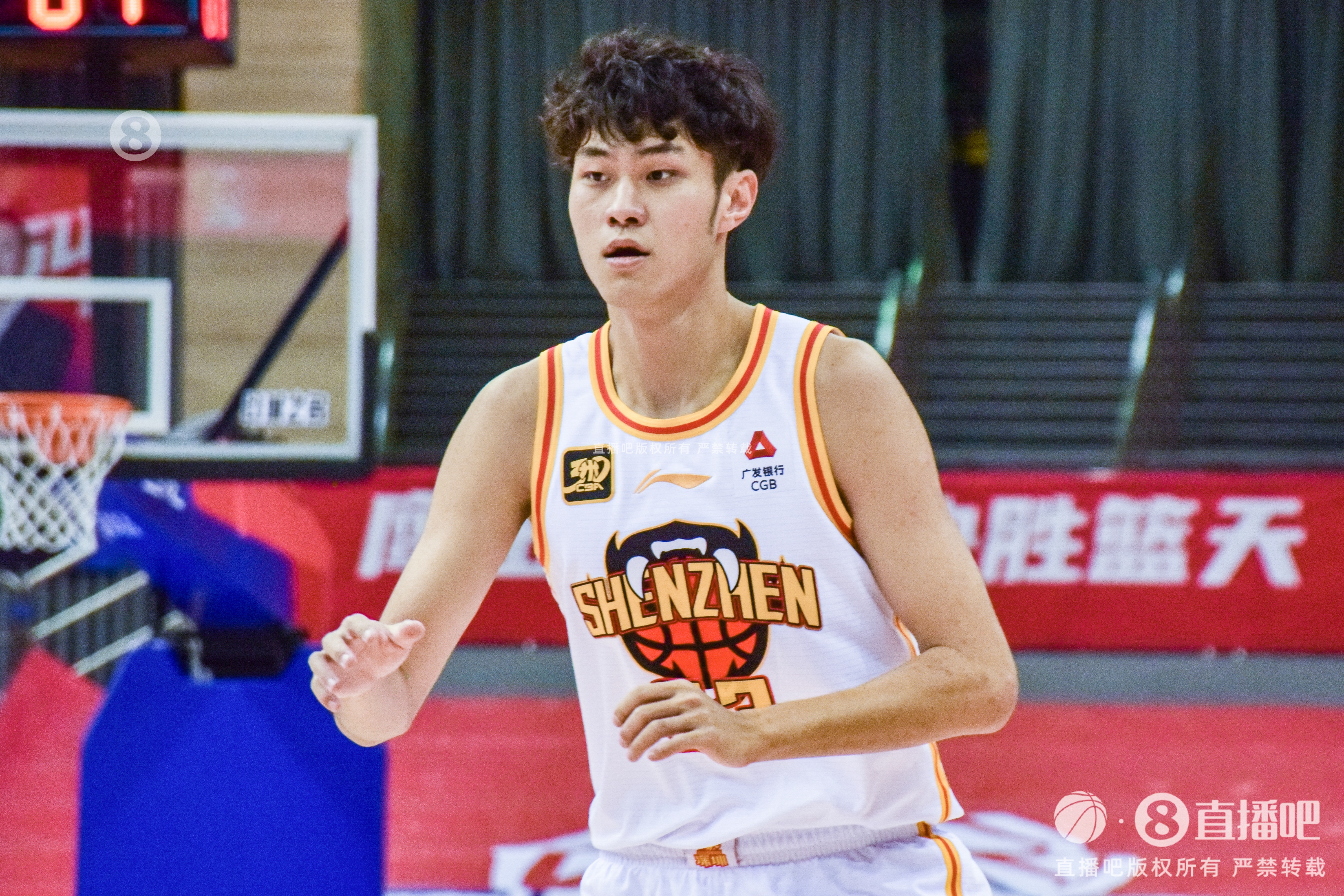  球隊(duì)主攻點(diǎn)！王浩然16中8拿到全隊(duì)最高20分外加2板4助2斷