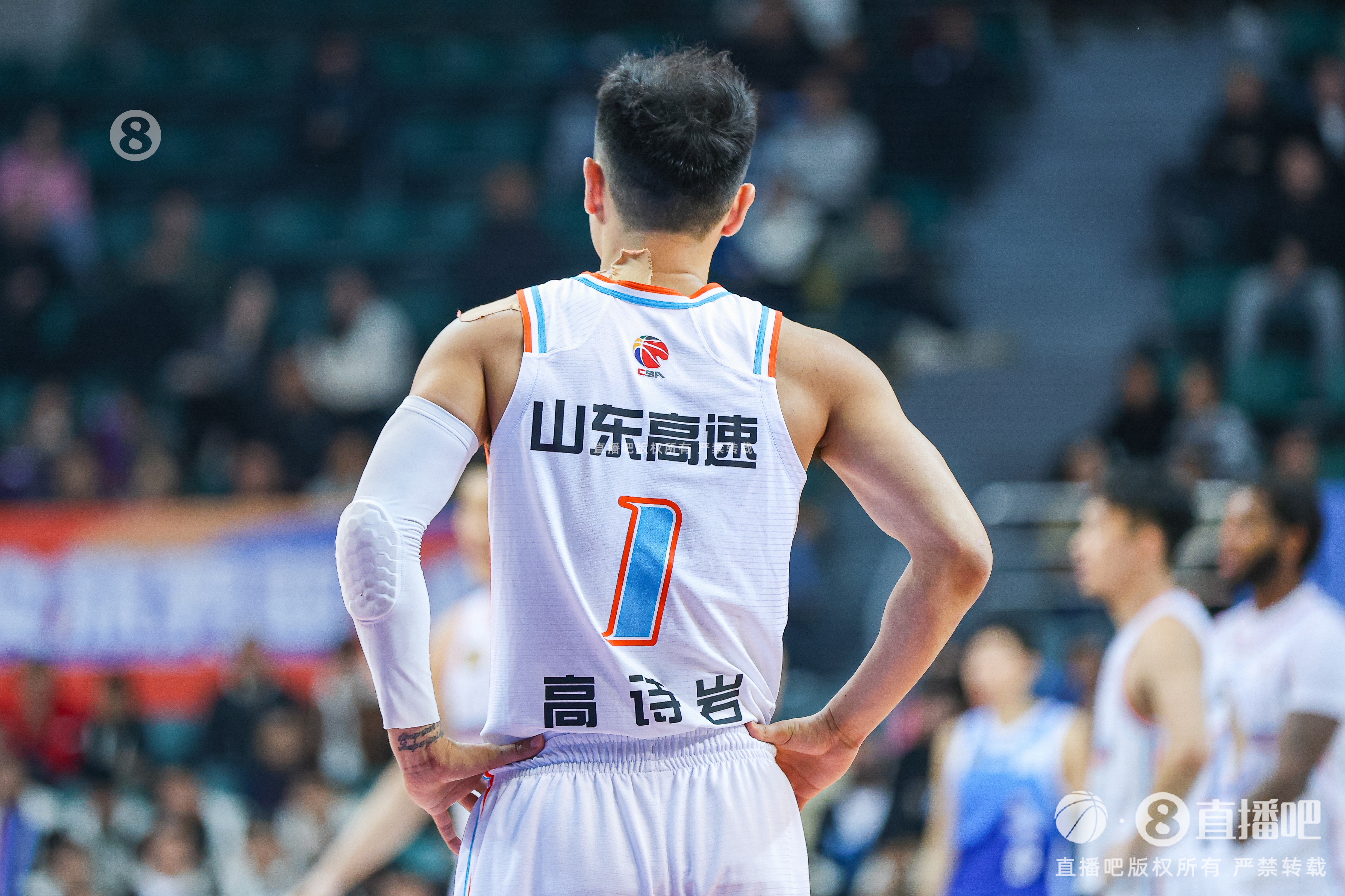  慢熱！首節(jié)山東落后四川1分 全隊(duì)首發(fā)5人單節(jié)合計(jì)僅拿到3分