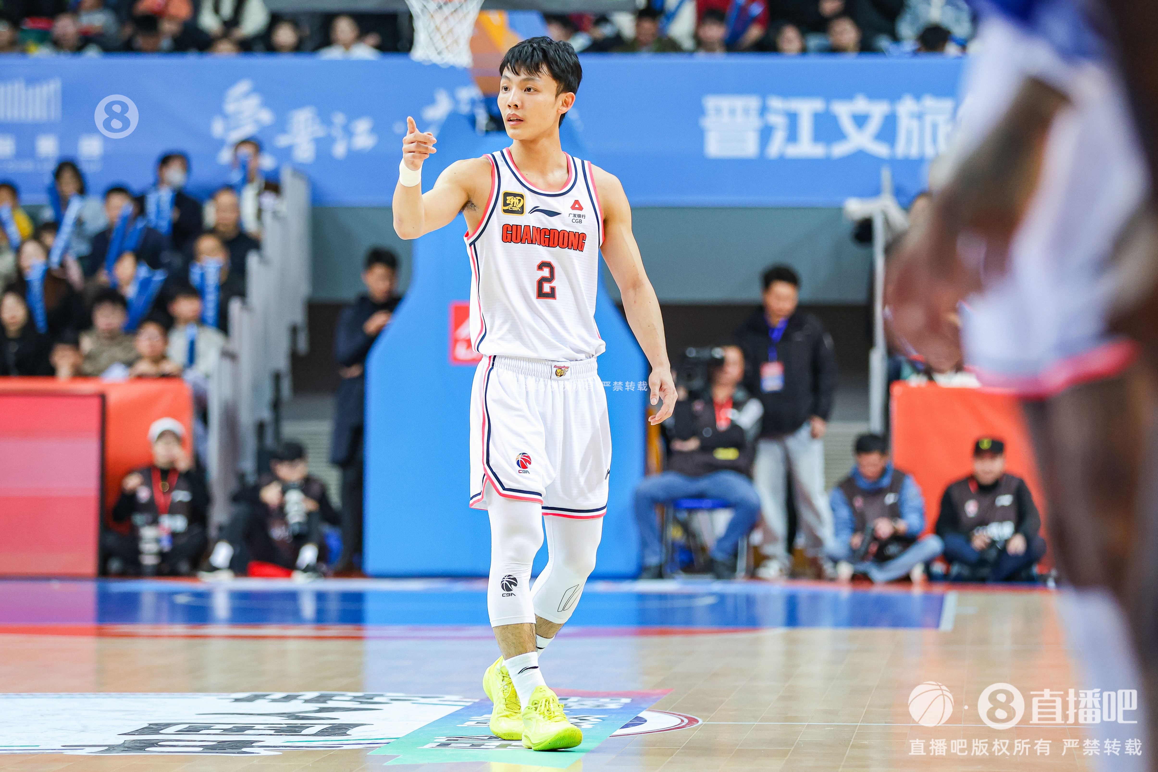  徐中鋒手感還沒開！徐杰半場12中4&三分7中2拿12分2前場板2助2斷