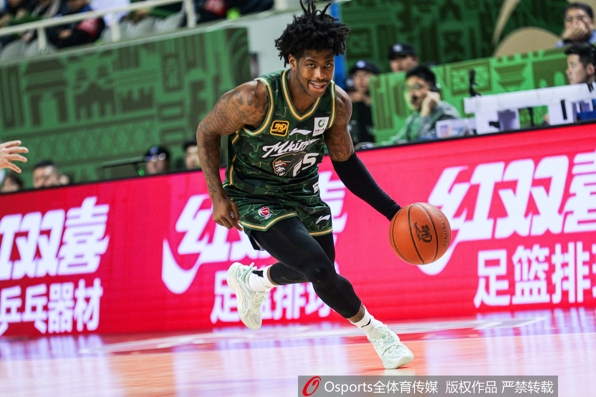  這外援猛得很！肯德里克-戴維斯16投12中&罰球18中15砍43分6板9助